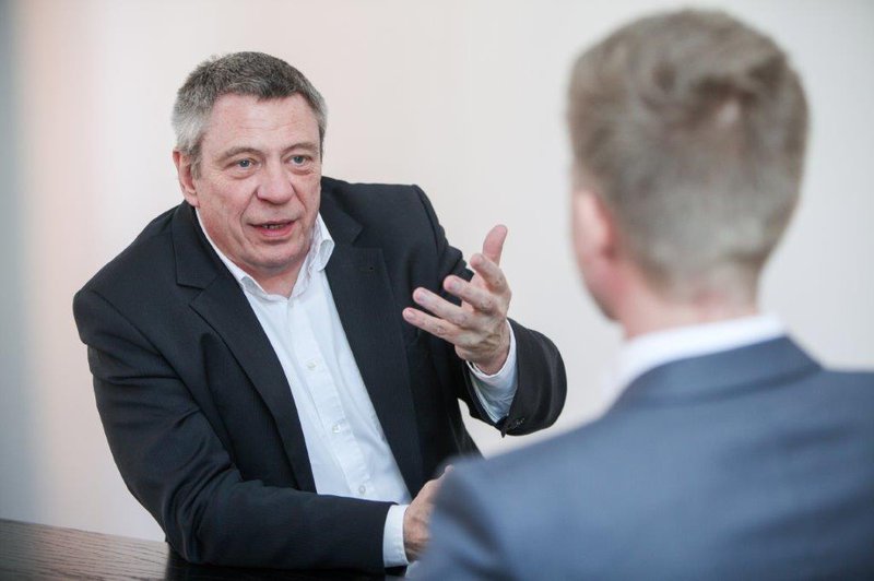 Dr. Uwe Mazura.jpg