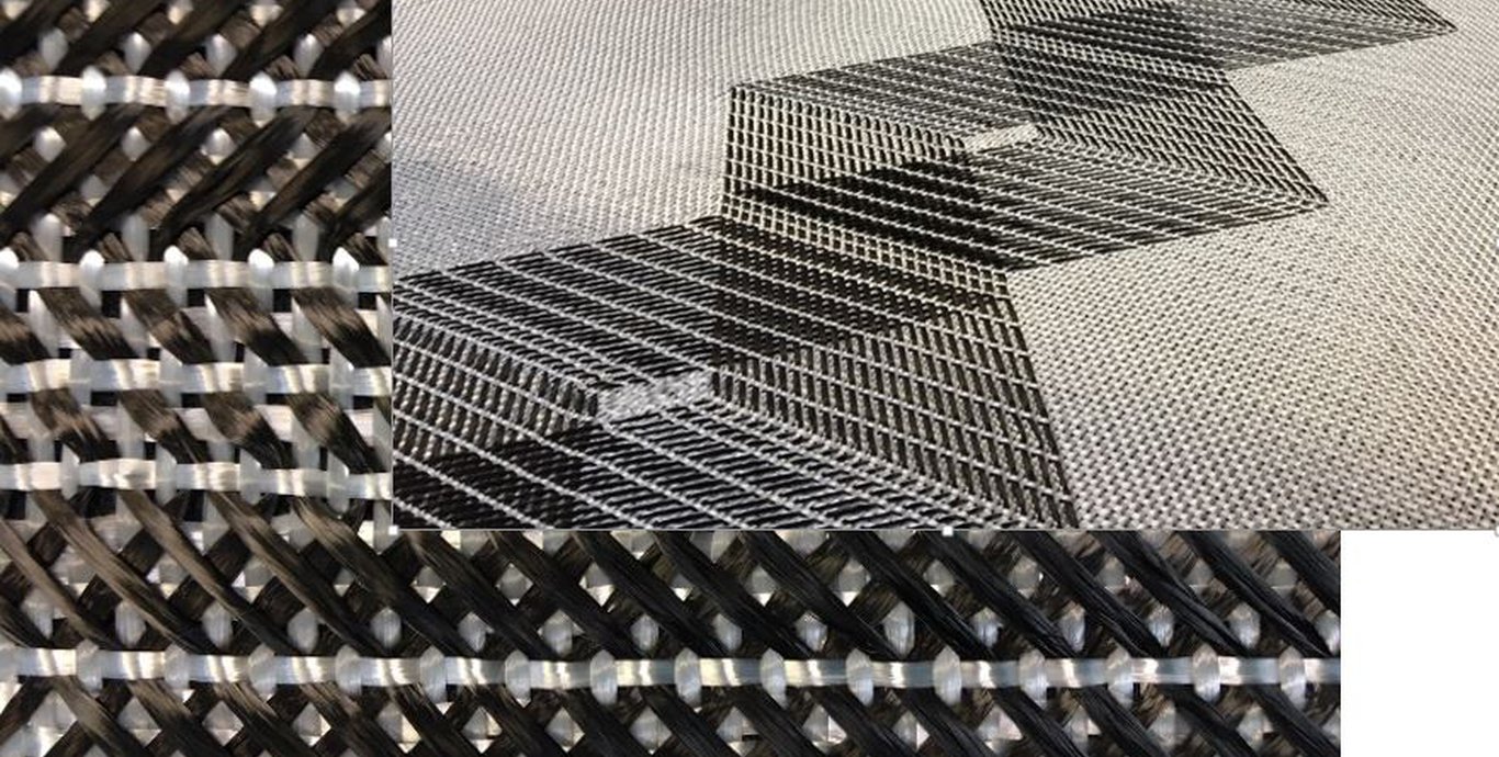 Das Bild zeigt ein multiaxiales Gewebe mit sich überlappenden multiaxialen Fadensystemen in 45°-Richtung. Die Herstellung erfolgte mittels Open-Reed-Weben.