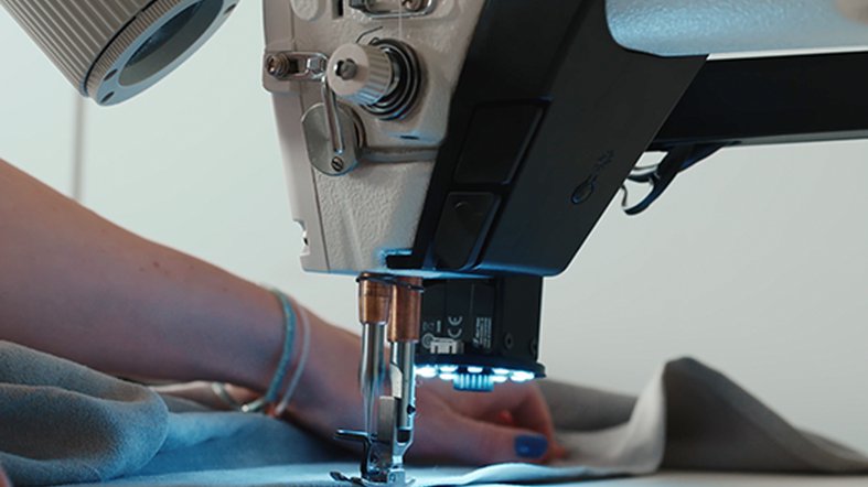 Nähmaschine mit automatisierter Qualitätskontrolle von FAIBRICS