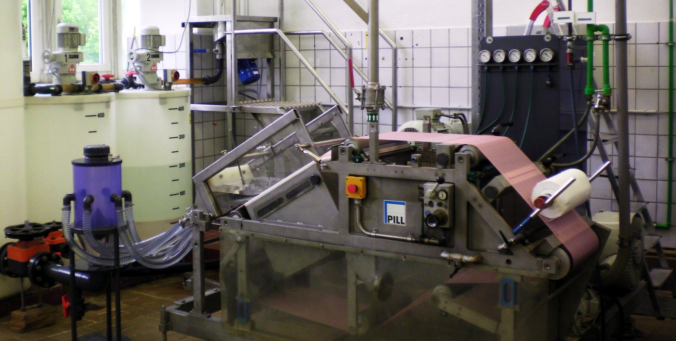 Labornassvliesanlage im TITK für Untersuchungen der Faserablage und für die Entwicklung innovativer Nassvliesstoffe